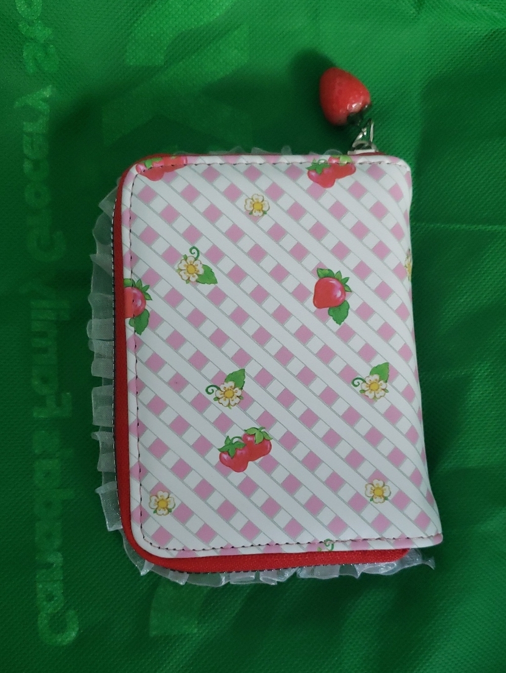 🍓Strawberry Shortcake Wallet With Frills And Strawberry Charm Zipper 🍓 - Picture 3 of 5